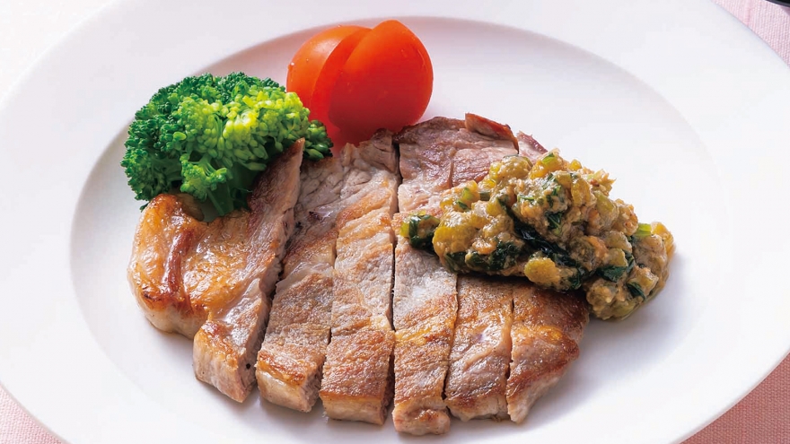 ポークソテー ふきみソース