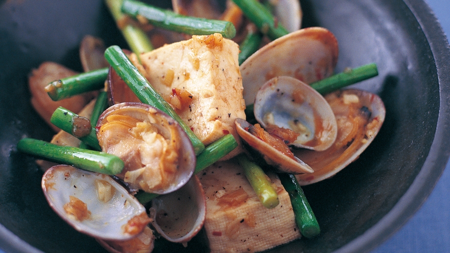 あさりと豆腐のにんにくソテー