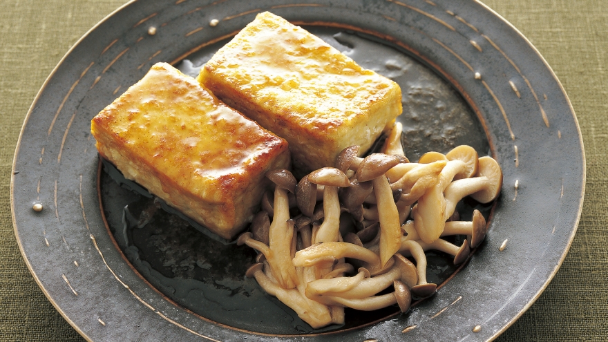 しめじと豆腐のソテー レモンバターソース