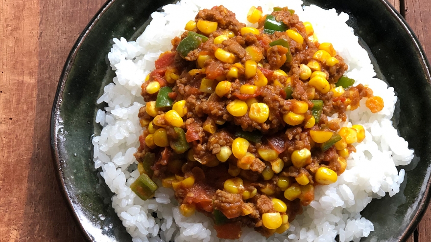 とうもろこしとトマトのカレー