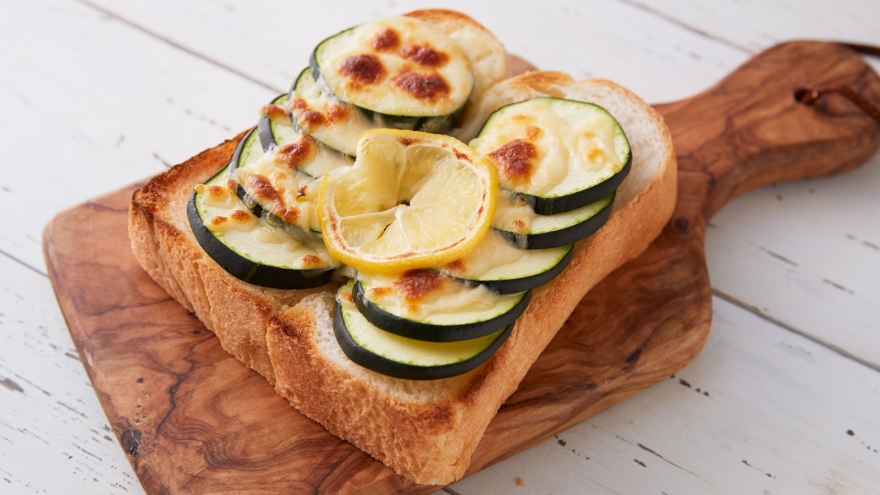 ズッキーニとレモントースト