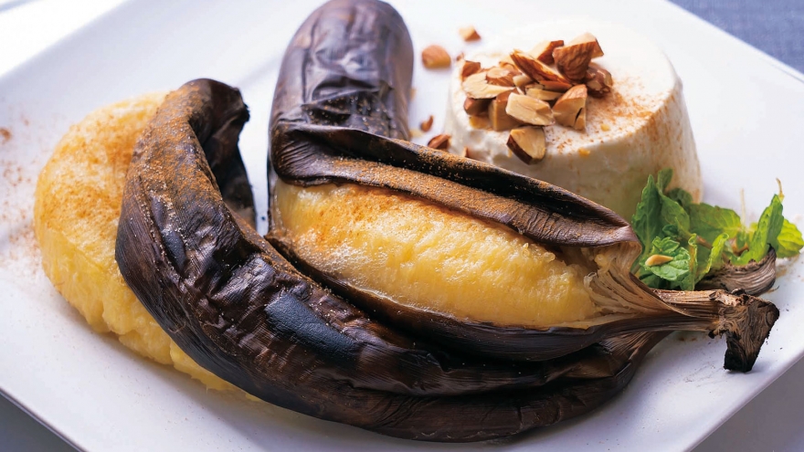 焼きバナナのアイス添え