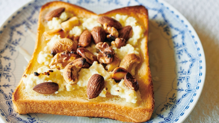 ミルクチーズのハニーナッツトースト