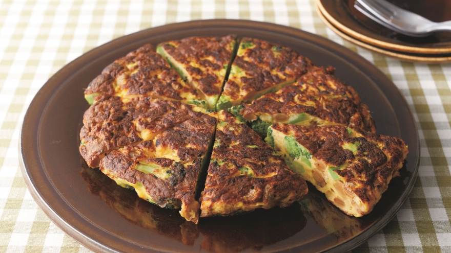 納豆とブロッコリーのチーズオムレツ