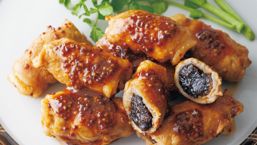 豚肉のプルーン巻き