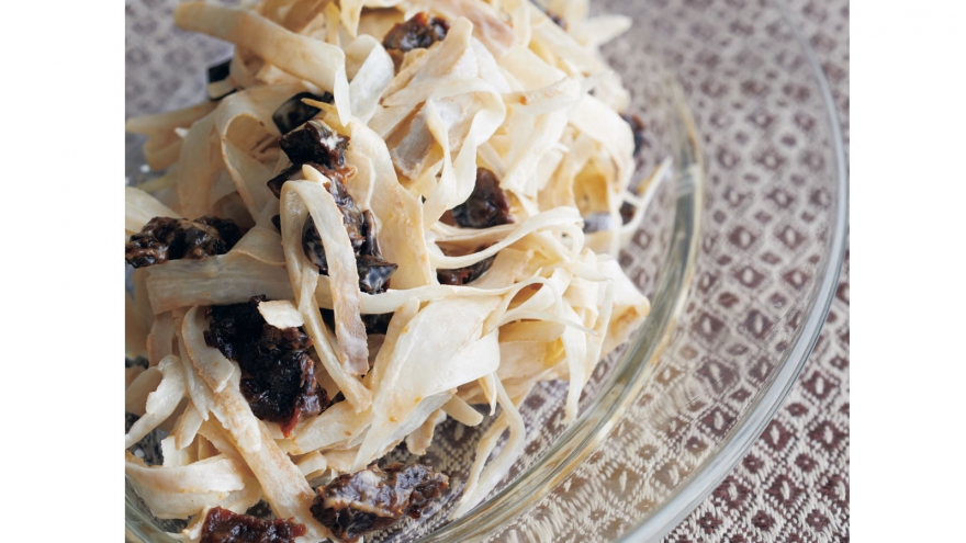 ごぼうとプルーンのサラダ