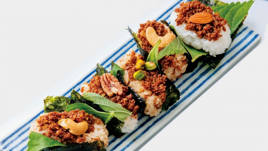 鹿肉そぼろおにぎり