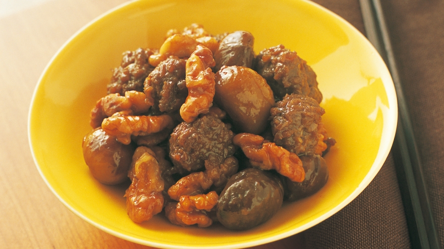 牛ひき肉とナッツの甘露煮