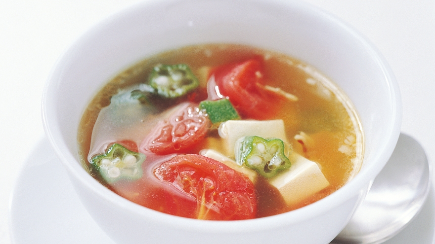 豆腐とトマトの ピリ辛スープ
