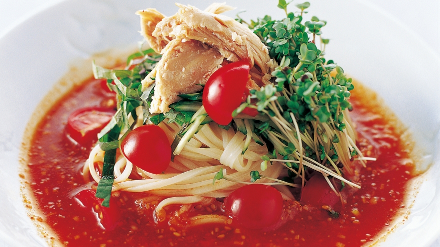 鶏肉と野菜たっぷりのピリ辛めん