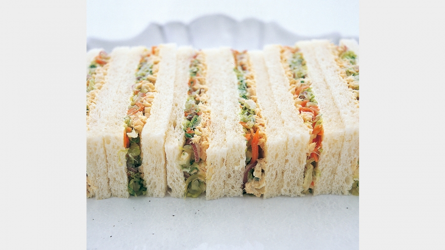 野菜とツナのサンドイッチ