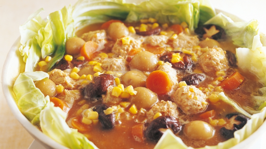 里芋だんごと鶏つくね鍋