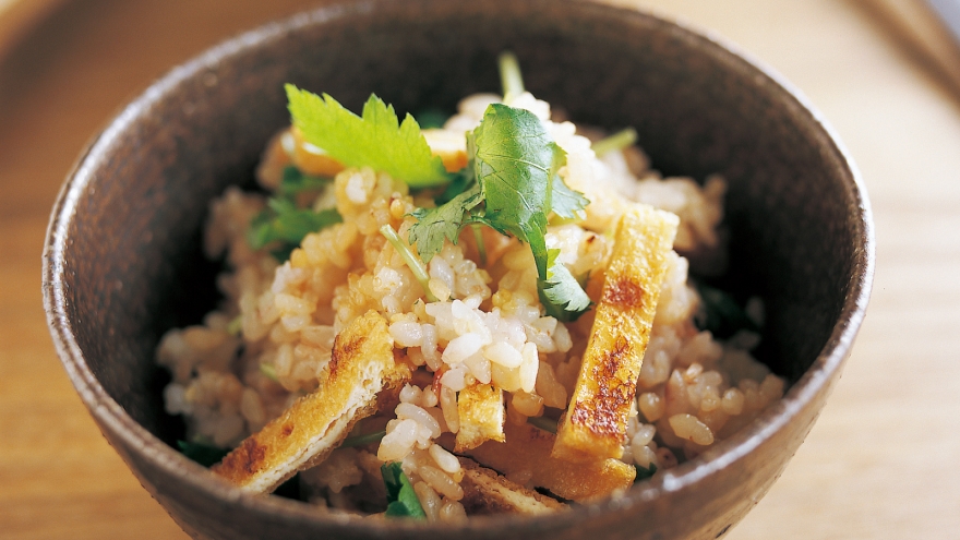 カリカリ油揚げの雑穀混ぜご飯