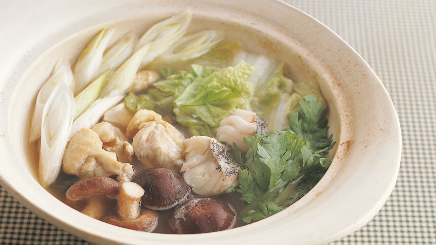 鶏肉、たら、野菜の寄せ鍋