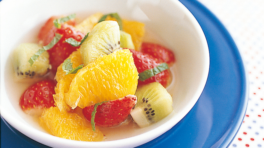 フルーツのシロップ漬け（ミント添え）