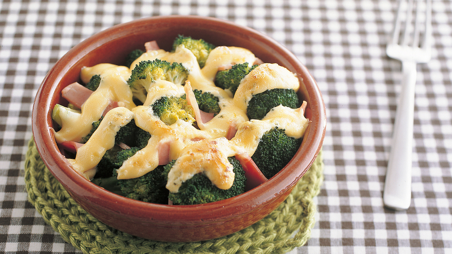 ハムとブロッコリのマヨネーズグラタン