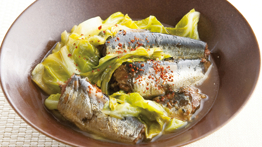 味つきいわし缶とキャベツの蒸し煮