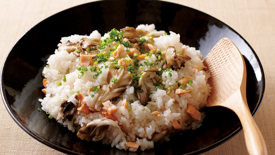 鮭（さけ）ときのこの混ぜご飯