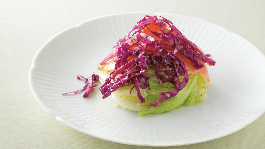 春キャベツとサーモンのサラダ