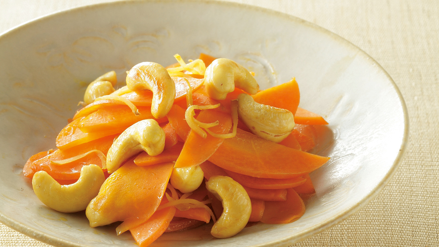 春にんじんとナッツのナムプラー炒め