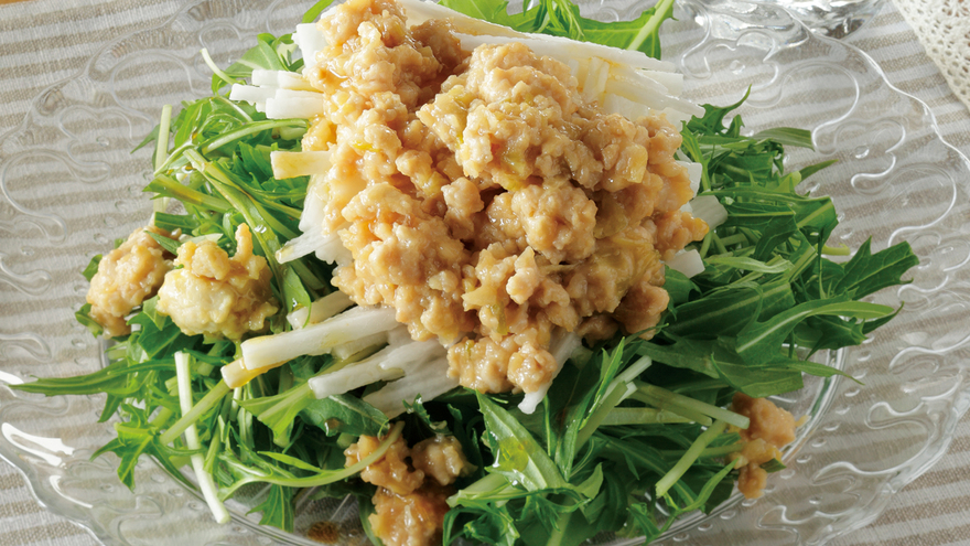 水菜と細切り長芋のねぎそぼろサラダ