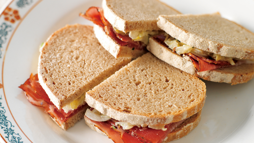 ザワークラウトのライ麦サンド