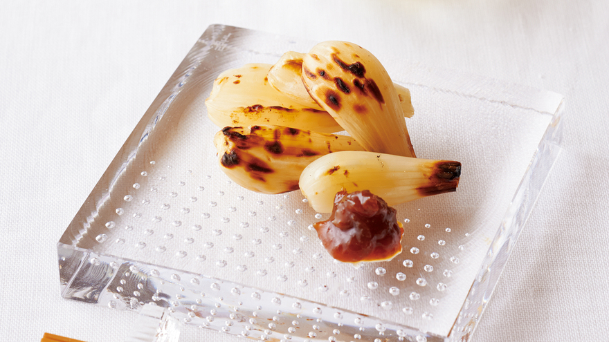 焼きらっきょうの練りみそ添え