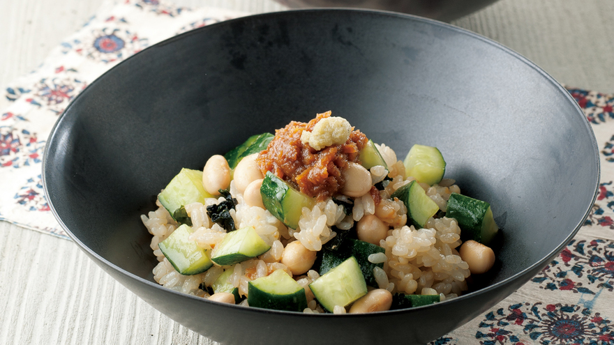 大豆とわかめときゅうりの混ぜご飯