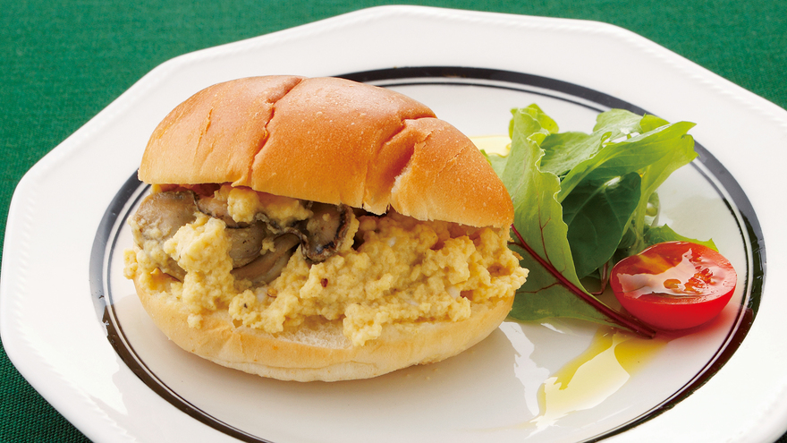 かき入りスクランブルエッグサンド