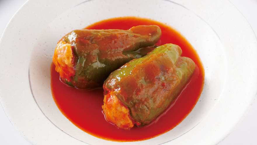 丸ごと肉詰めピーマンのトマトジュース煮