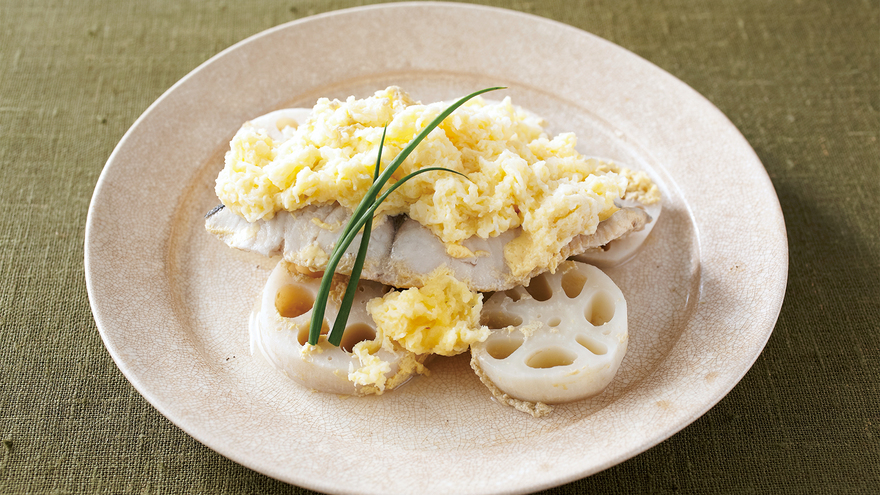 さわらとれんこんの黄身おろし蒸し