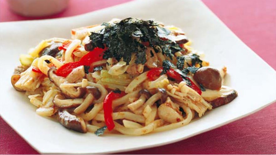 きのこ入り焼きうどん