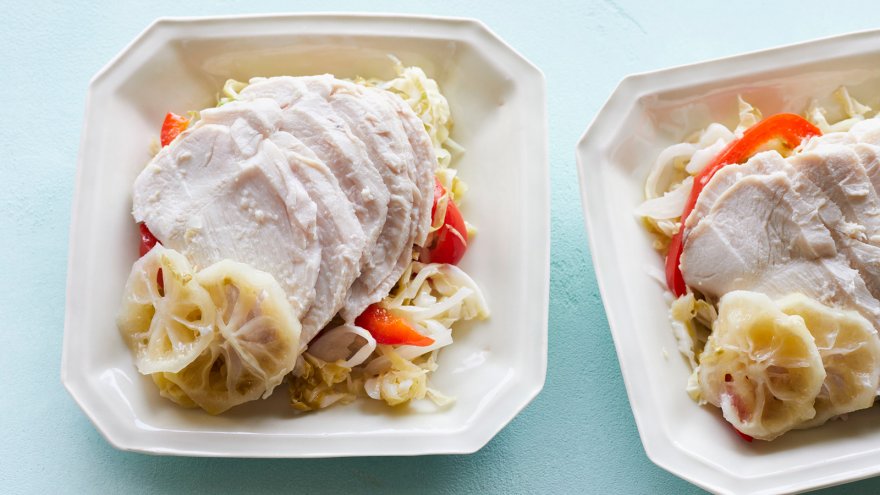 鶏むね肉とキャベツ、パプリカのレモン蒸し