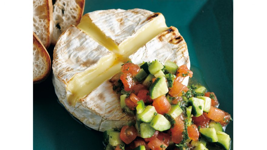焼きカマンベールのサラダ