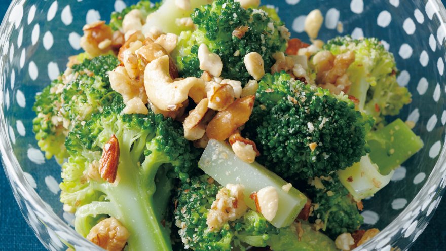 ブロッコリーのナッツあえ