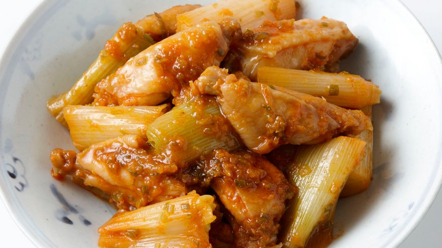 鶏手羽のピリ辛薬味煮