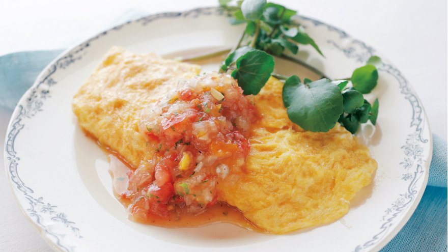 ふわふわエッグのオニオンサルサがけ