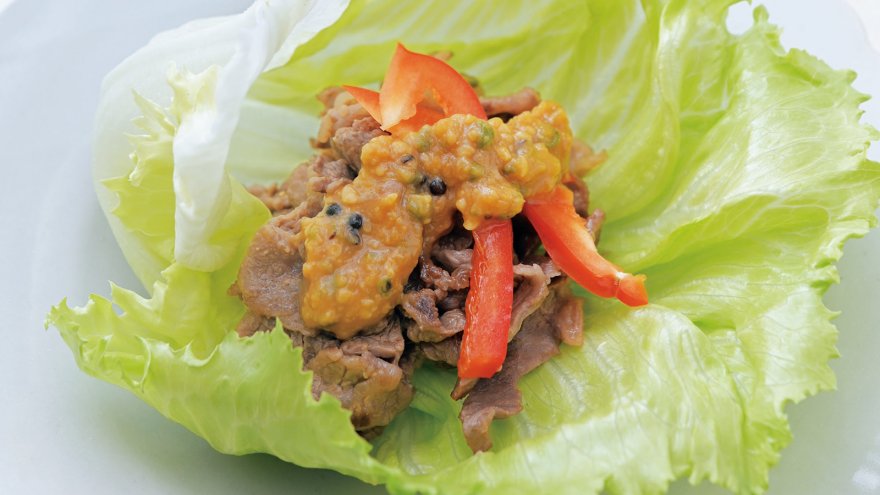 山椒みそと牛肉のレタス巻き