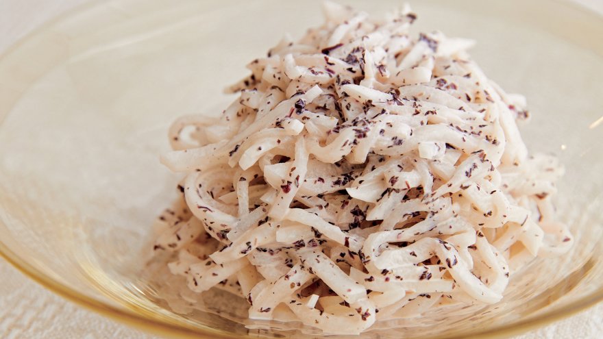 大根の赤じそマヨネーズあえ