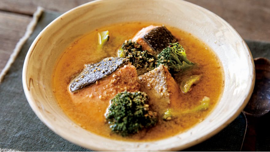 さけとブロッコリーのごまみそスープ