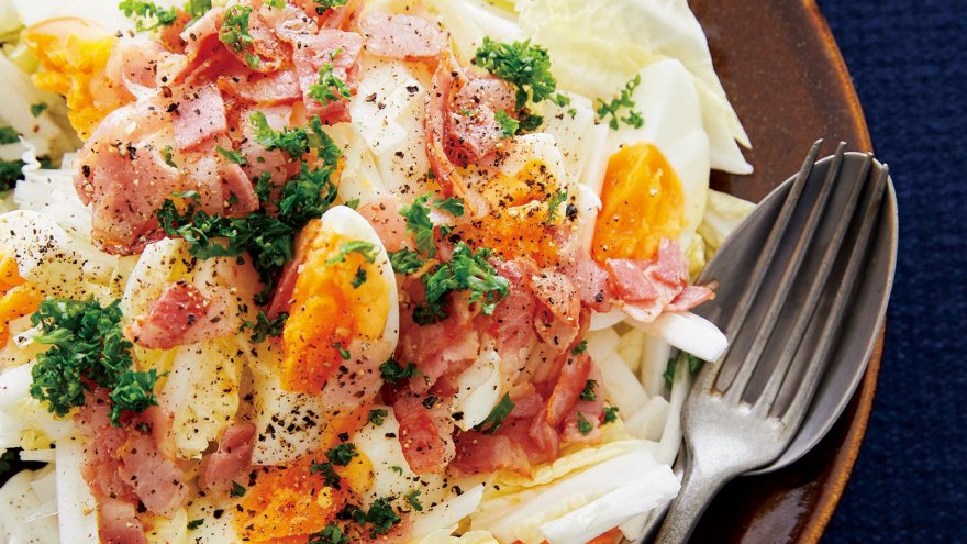 白菜のベーコンエッグサラダ