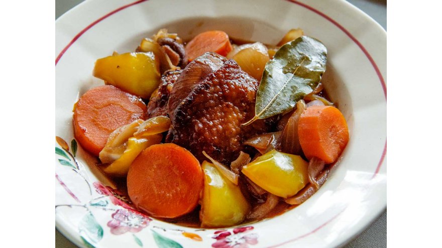 チキンのカラメル赤ワイン煮