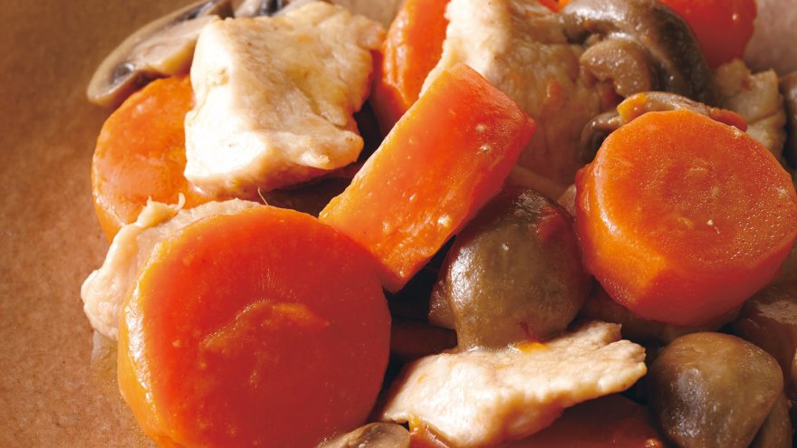 春にんじんと鶏むね肉のバター煮