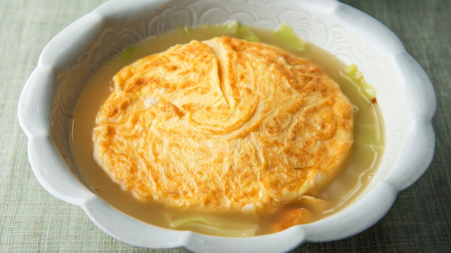 春キャベツと焼き卵のスープ