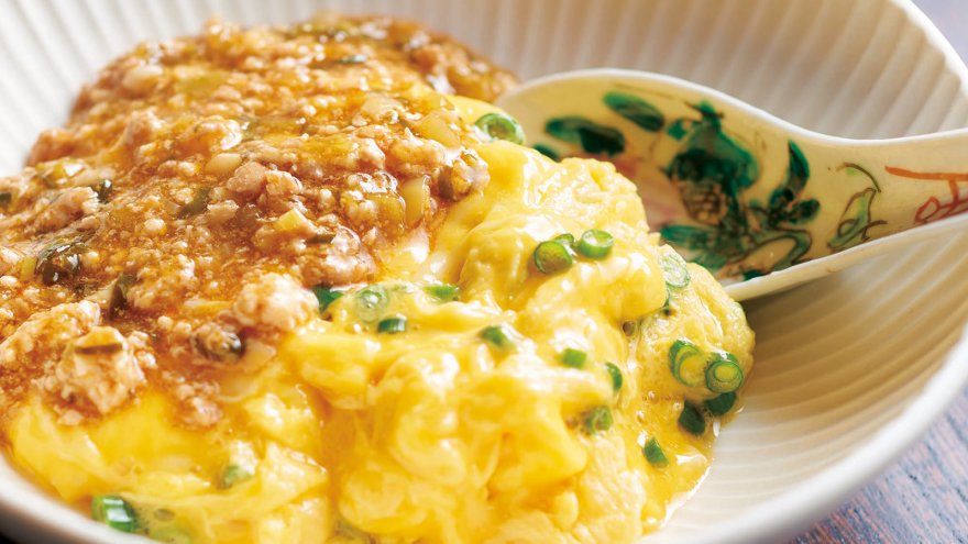 スクランブルエッグのピリ辛肉みそあん