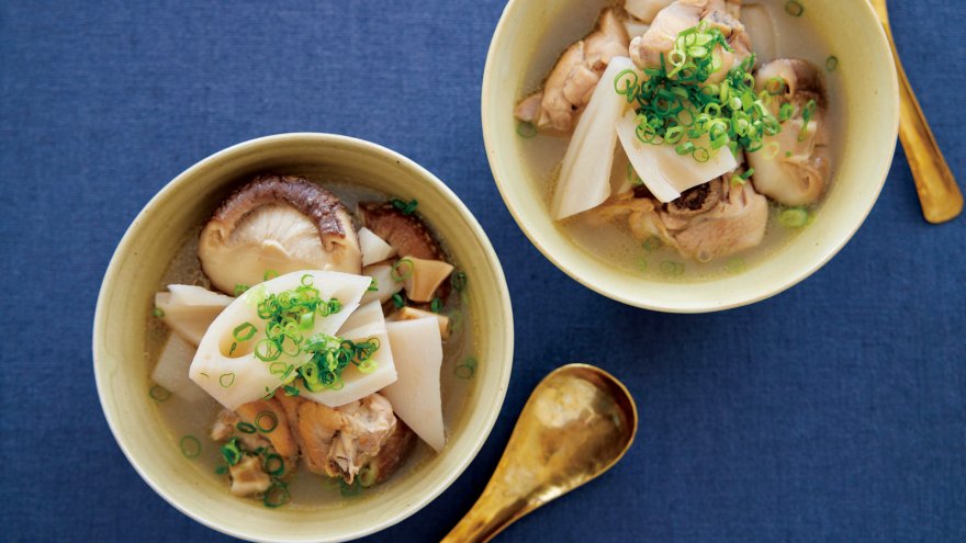 れんこんと骨付き鶏のスープ