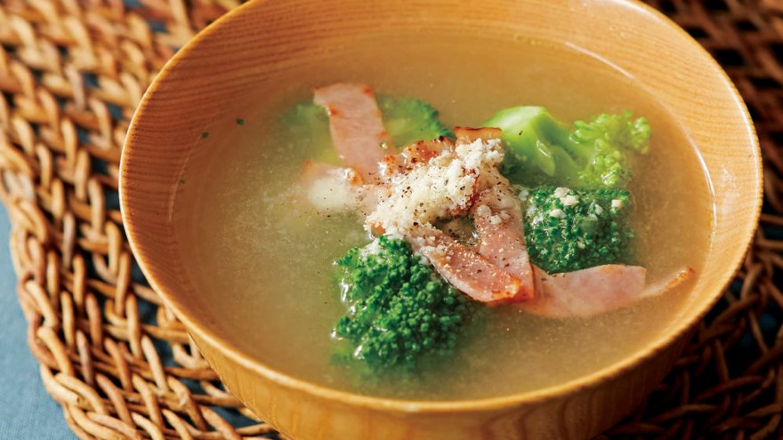 ブロッコリーとベーコンのチーズみそ汁