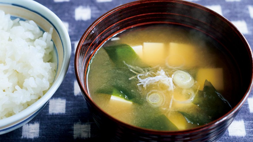 豆腐とわかめのみそ汁
