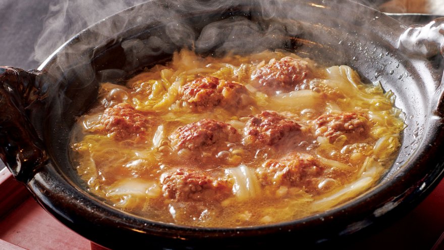 白菜と大きな肉だんごの煮込み