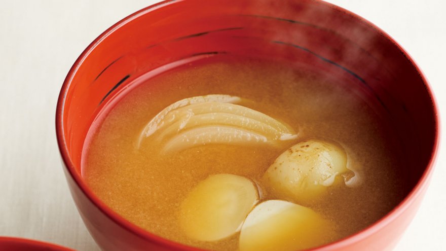 新じゃがと新たまのみそ汁